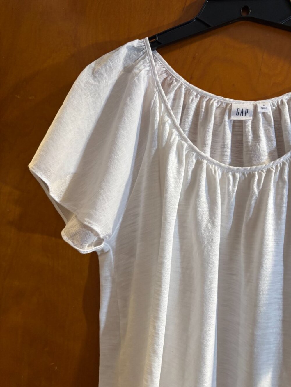 GAP Women white short flutter sleeve tee SZ: L - Picture 2 of 11